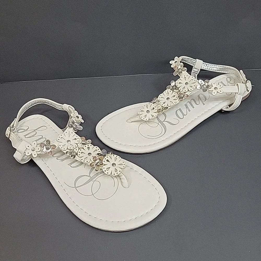 Rampage Petunia T Strap sandal size 6.5 M Flats Super Cute Preppy Trendy Comfy